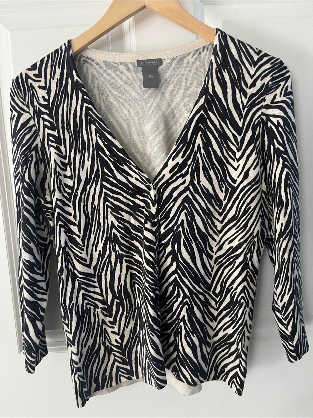 Ann Taylor LOFT Zebra Print silk, cashmere blend Cardigan fitted sz medium